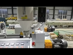 PEカーボン螺線形の波形の管の放出ライン プラスチック管の押出機機械