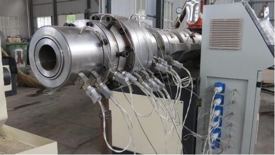 機械を作る高性能のプラスチック電気の水路ポリ塩化ビニールの管の放出ライン