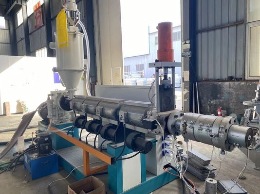 プラスチック HDPE PP の管の単一ねじプラスチック放出機械放出ライン