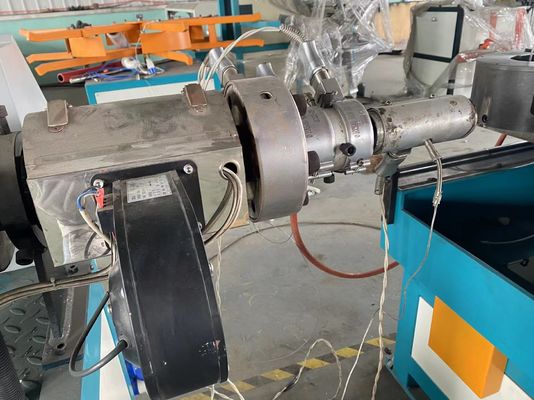 PE PPポリ塩化ビニールの単一の壁は洗濯機のための管の生産ラインを波形を付けた