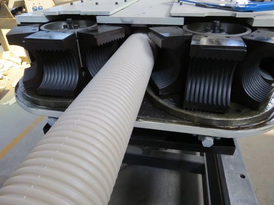ポリ塩化ビニールの倍の壁は管の生産ライン押出機機械を波形を付けた