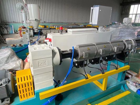90Kg/H 16-63mmの単一の壁の波形の管の放出ラインPE PPのHDPE