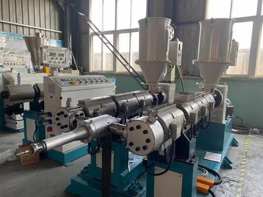 50-160mm PE PPおよびポリ塩化ビニールの倍の壁の機械を作る波形の管の放出ライン