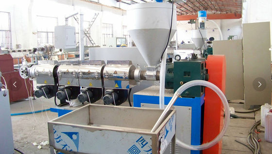 プラスチック柔らかいポリ塩化ビニールの庭繊維の編みこみの補強された管機械適用範囲が広いホース機械