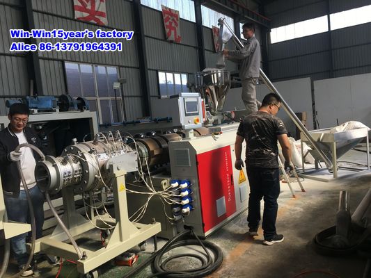 HDPEのPE PPR UPVC CPVCポリ塩化ビニールは電気水路ワイヤーのための管の生産ラインを波形を付けた