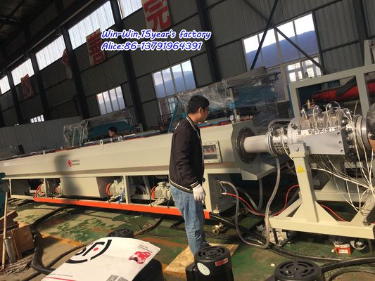 HDPEのPE PPR UPVC CPVCポリ塩化ビニールは電気水路ワイヤーのための管の生産ラインを波形を付けた