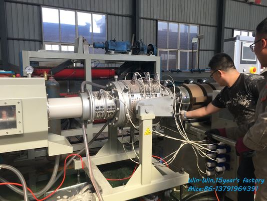 HDPEのPE PPR UPVC CPVCポリ塩化ビニールは電気水路ワイヤーのための管の生産ラインを波形を付けた