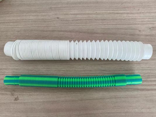 PEポリ塩化ビニールの単一の壁の波形の管機械プラスチック望遠鏡の管の生産ライン