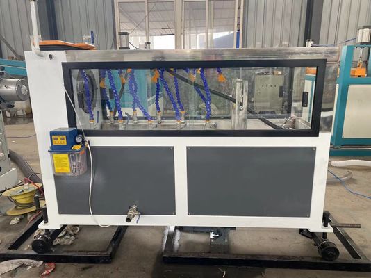 機械PEに波形の水路の管の生産ラインを作るHDPEカーボン螺線形の管