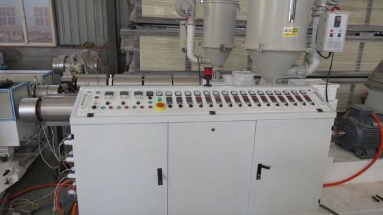10-20 M/Minポリ塩化ビニールのPE PPの単一の壁の波形の管機械