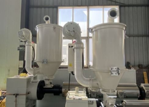 63mmの120-220kg/hガス供給単一ねじPEの管の押出機機械