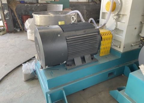 200-250 kg/h PE/HDPE/PVCの倍の壁の波形の管の放出ライン