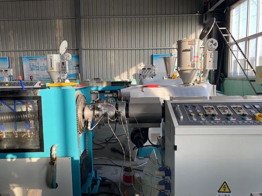 25-100mmのHDPE PPカーボン螺線形の管プラスチック機械生産ライン