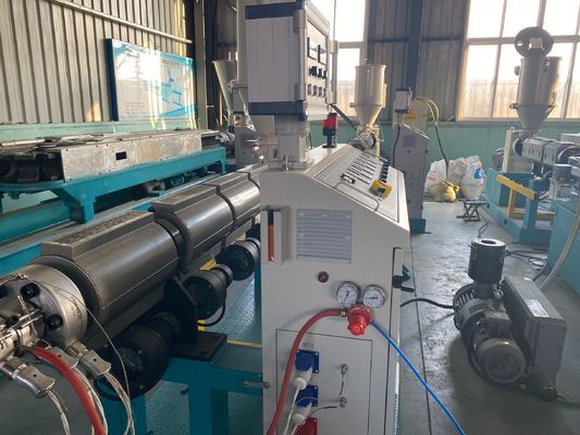 180-250kg/Hrポリ塩化ビニールPipe Making Machine Conical Twin Screw Extruder