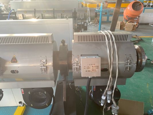 180-250kg/Hrポリ塩化ビニールPipe Making Machine Conical Twin Screw Extruder