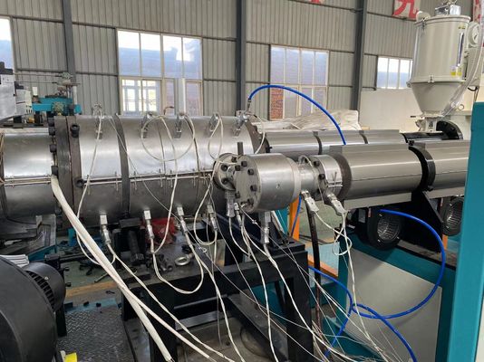 200mm - 400mmのPE PPのHDPEの倍の壁は管の放出ラインを波形を付けた